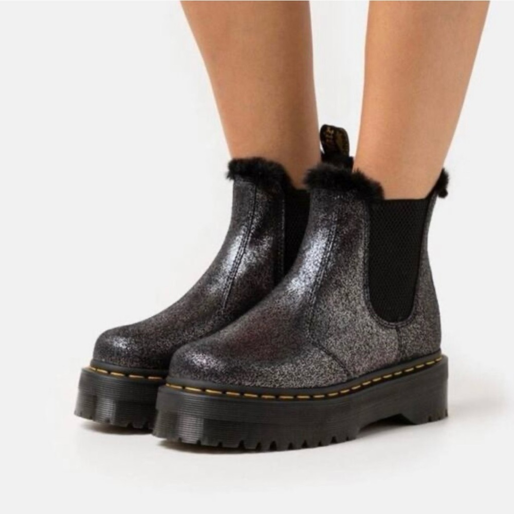 NWT Dr Martens 2976 silver metallic platform fur-lined Chelsea boots Sz 6